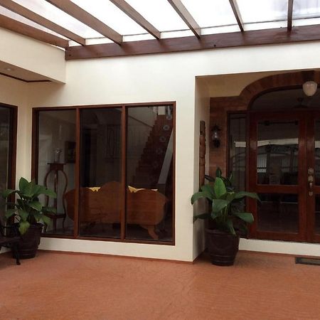 Casa Roces Bed & Breakfast Legazpi Exterior photo