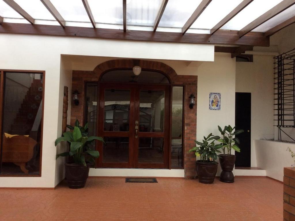 Casa Roces Bed & Breakfast Legazpi Exterior photo