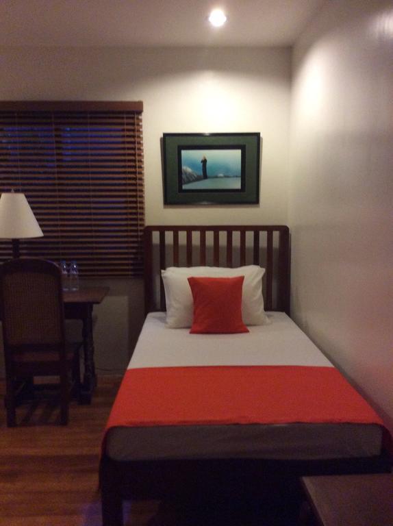 Casa Roces Bed & Breakfast Legazpi Room photo