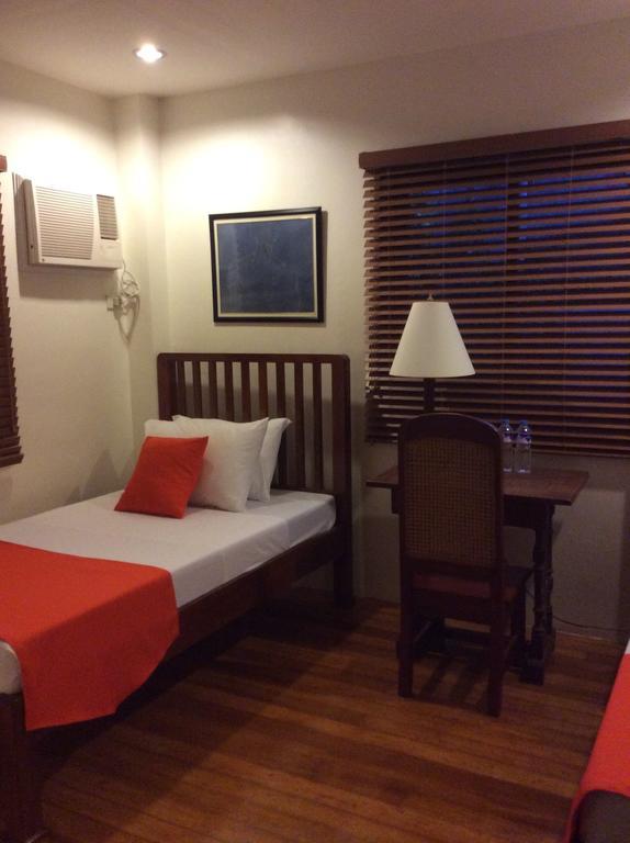 Casa Roces Bed & Breakfast Legazpi Room photo