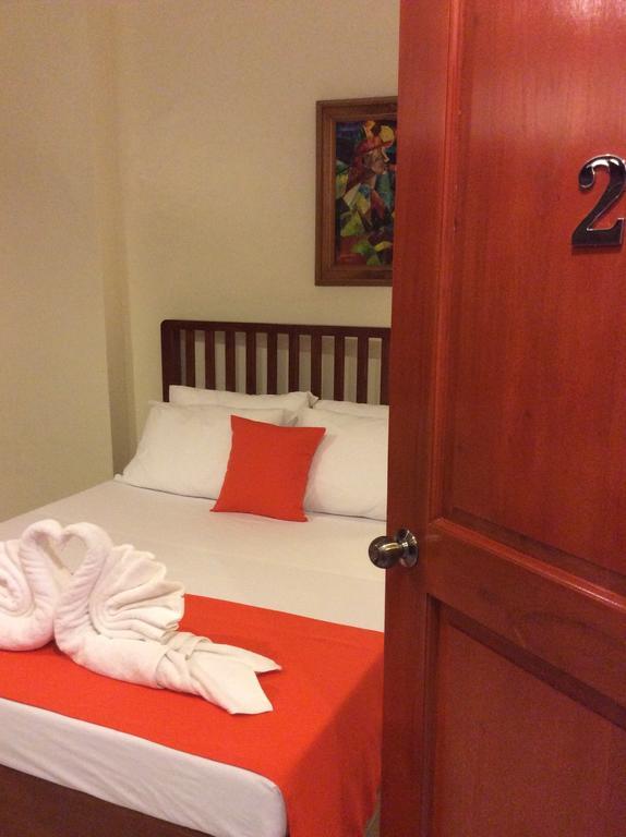 Casa Roces Bed & Breakfast Legazpi Room photo