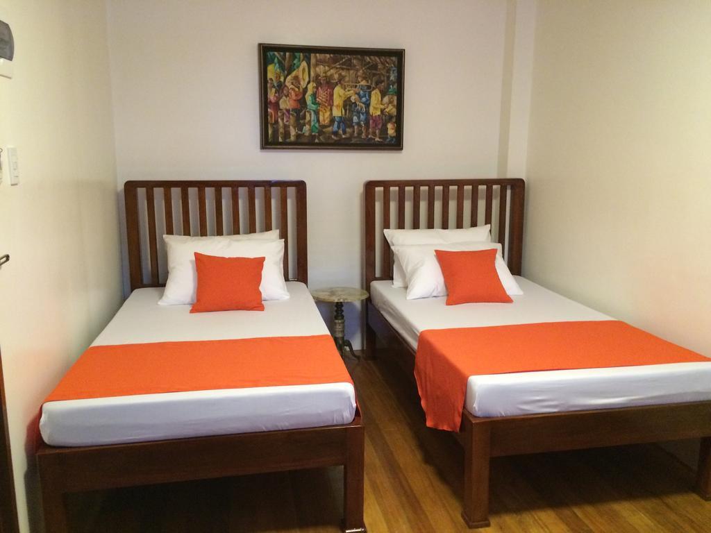 Casa Roces Bed & Breakfast Legazpi Room photo